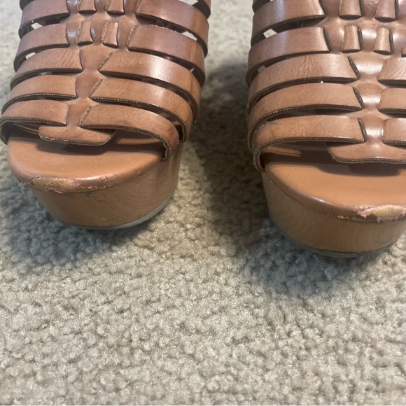 Mossimo Brand Tan Wedges - Picture 3 of 3